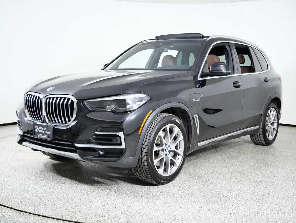 2022 BMW X5 45e's photo
