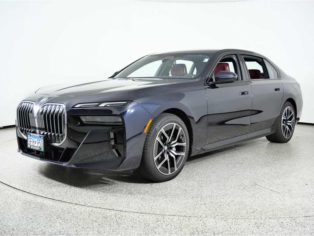 2025 BMW 7 Series 740i's photo