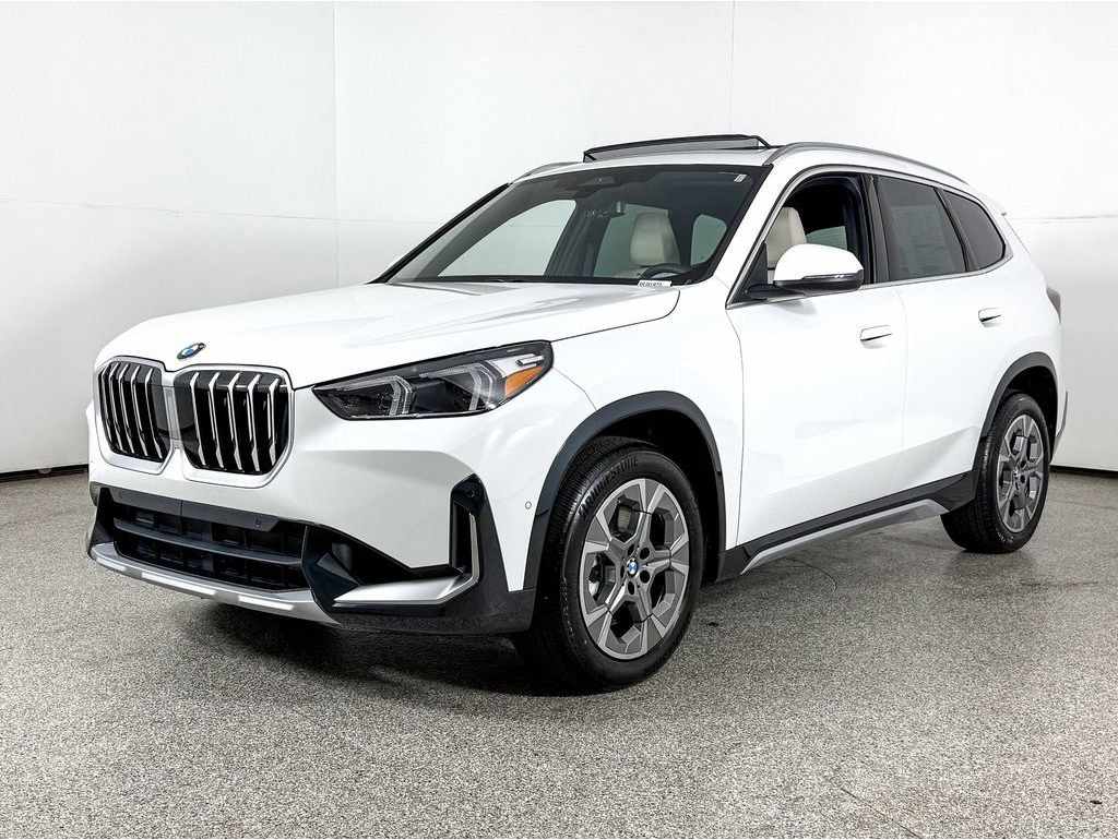 2025 BMW X1 28i's photo