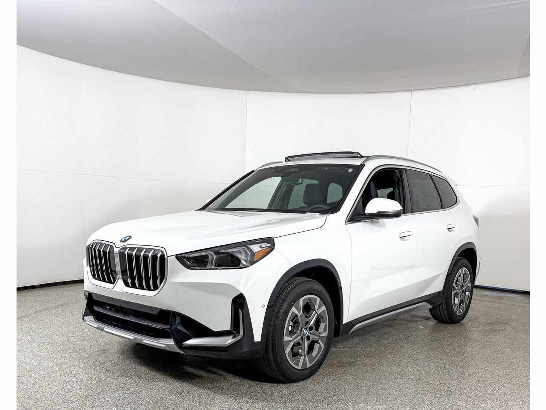 2025 BMW X1 28i's photo