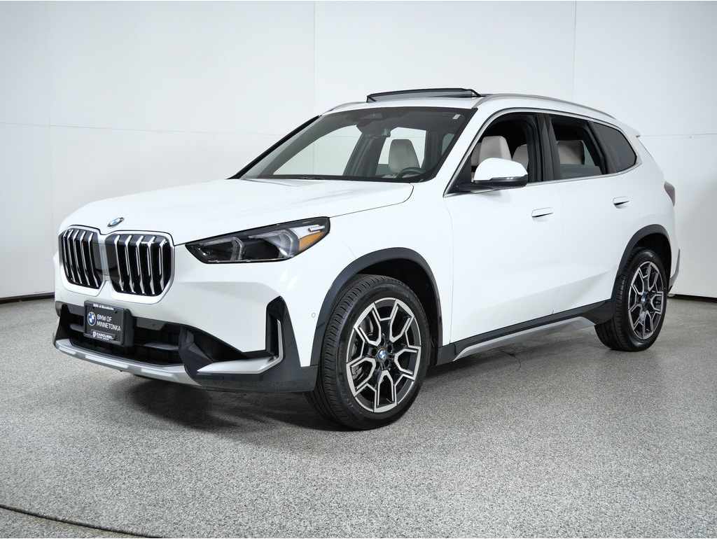 2025 BMW X1 28i's photo