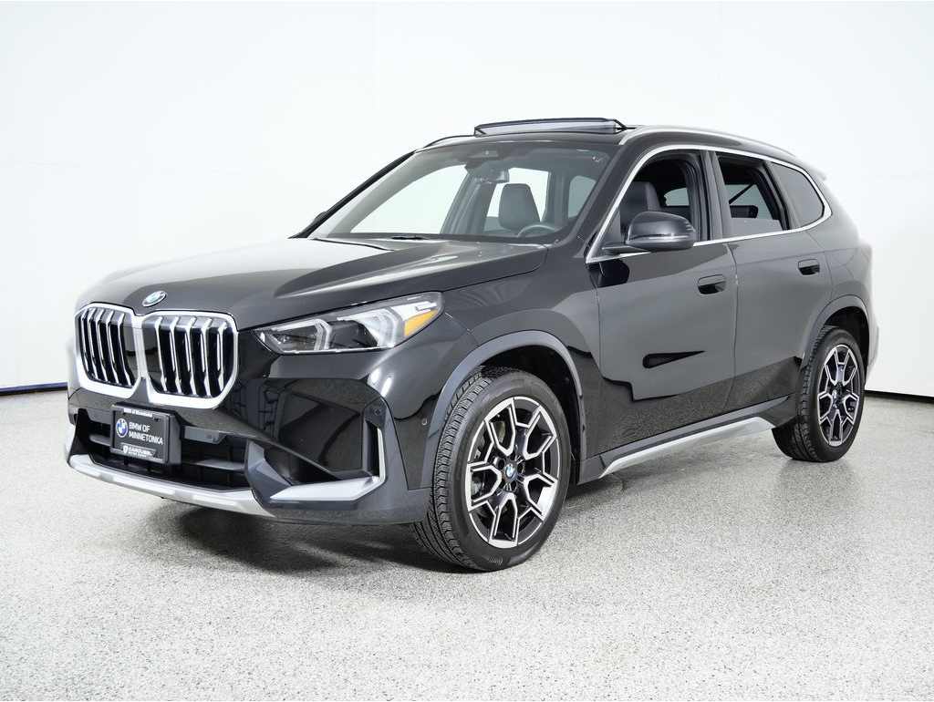 2025 BMW X1 28i's photo