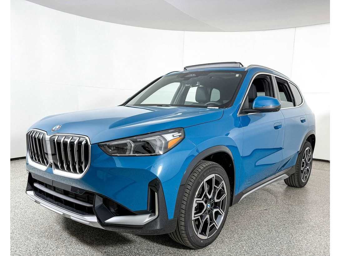 2025 BMW X1 28i's photo