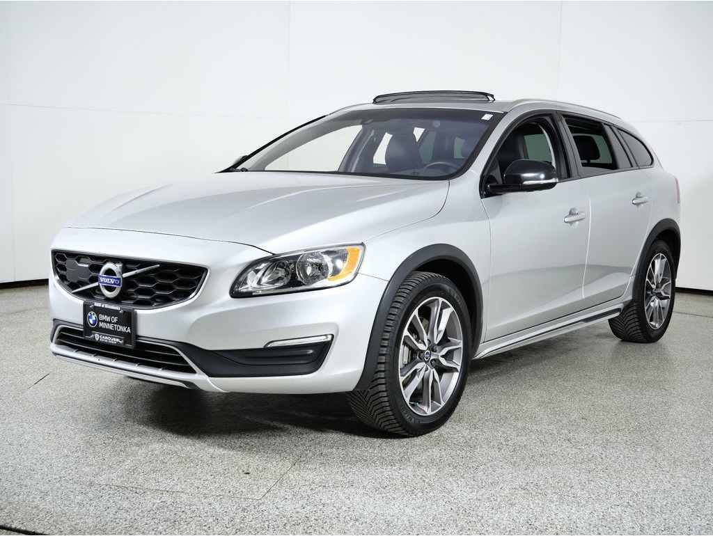 2017 Volvo V60 Base's photo