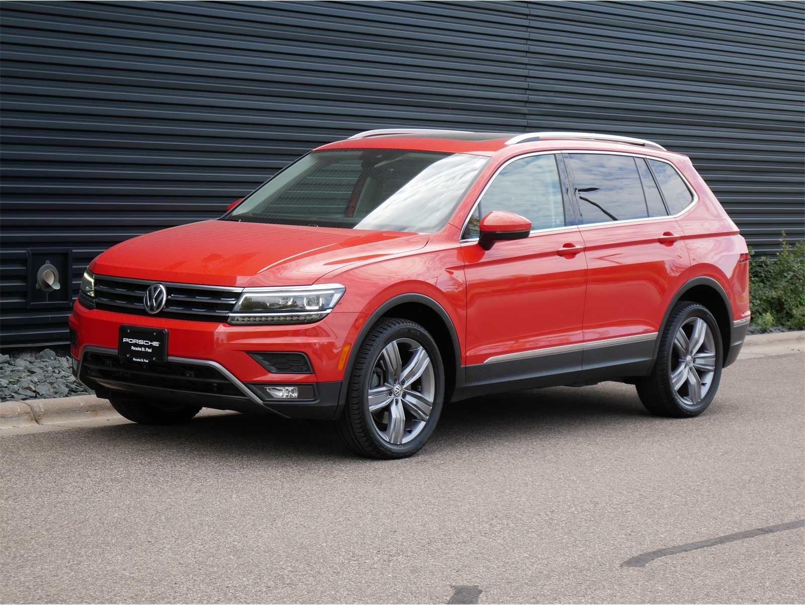 2018 Volkswagen Tiguan SEL Premium's photo