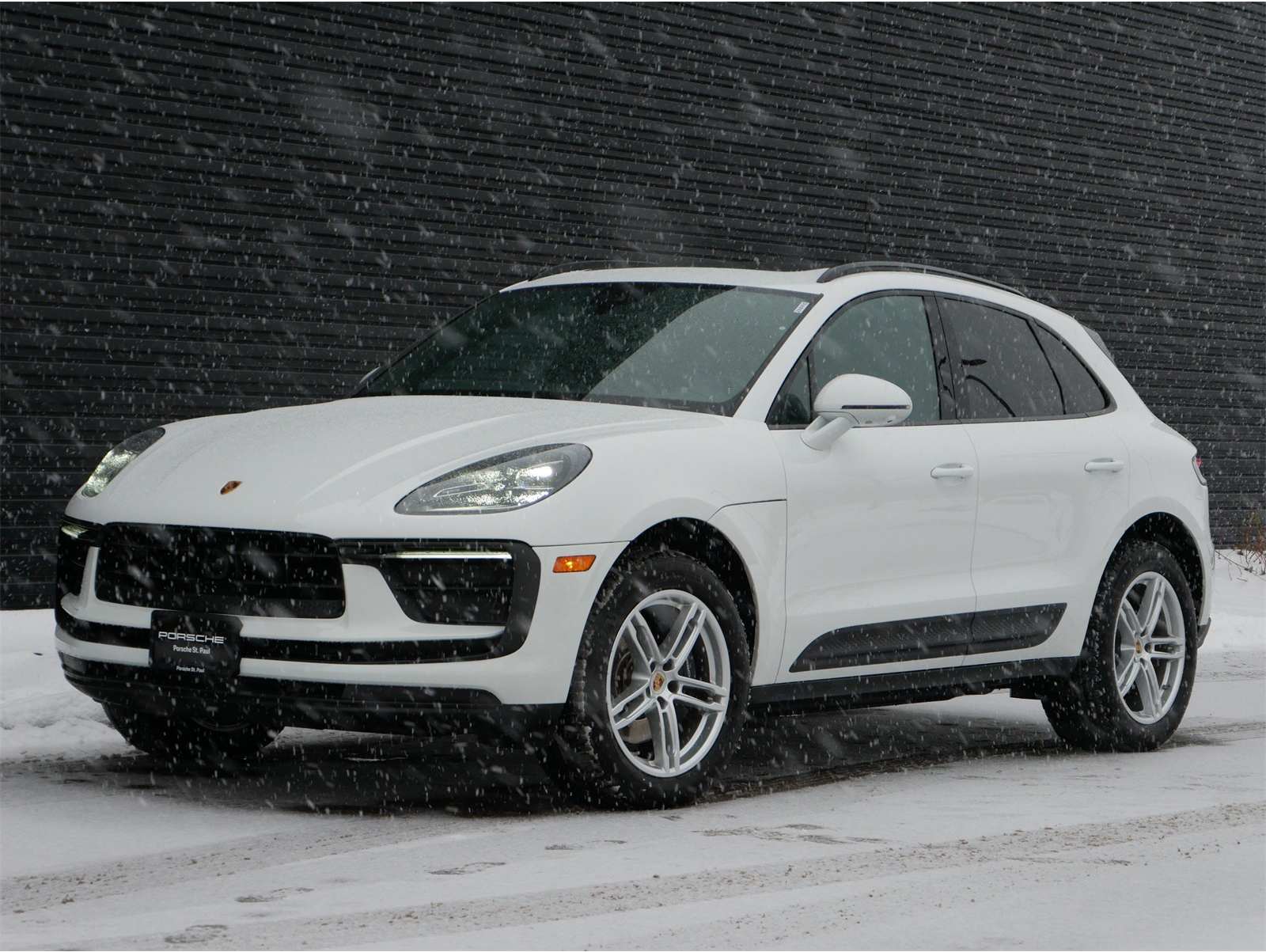 2025 Porsche Macan's photo