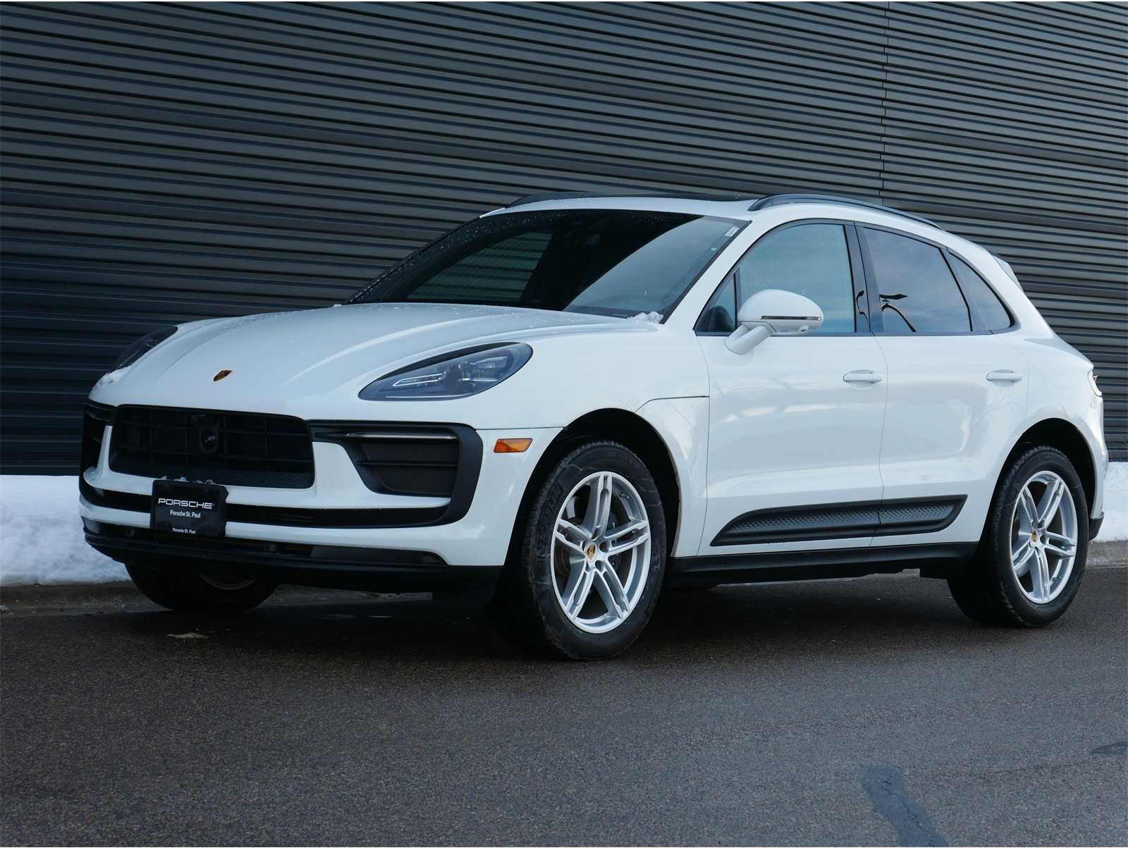 2025 Porsche Macan's photo