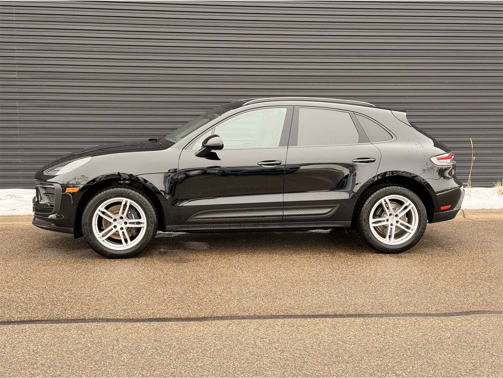 2025 Porsche Macan's photo