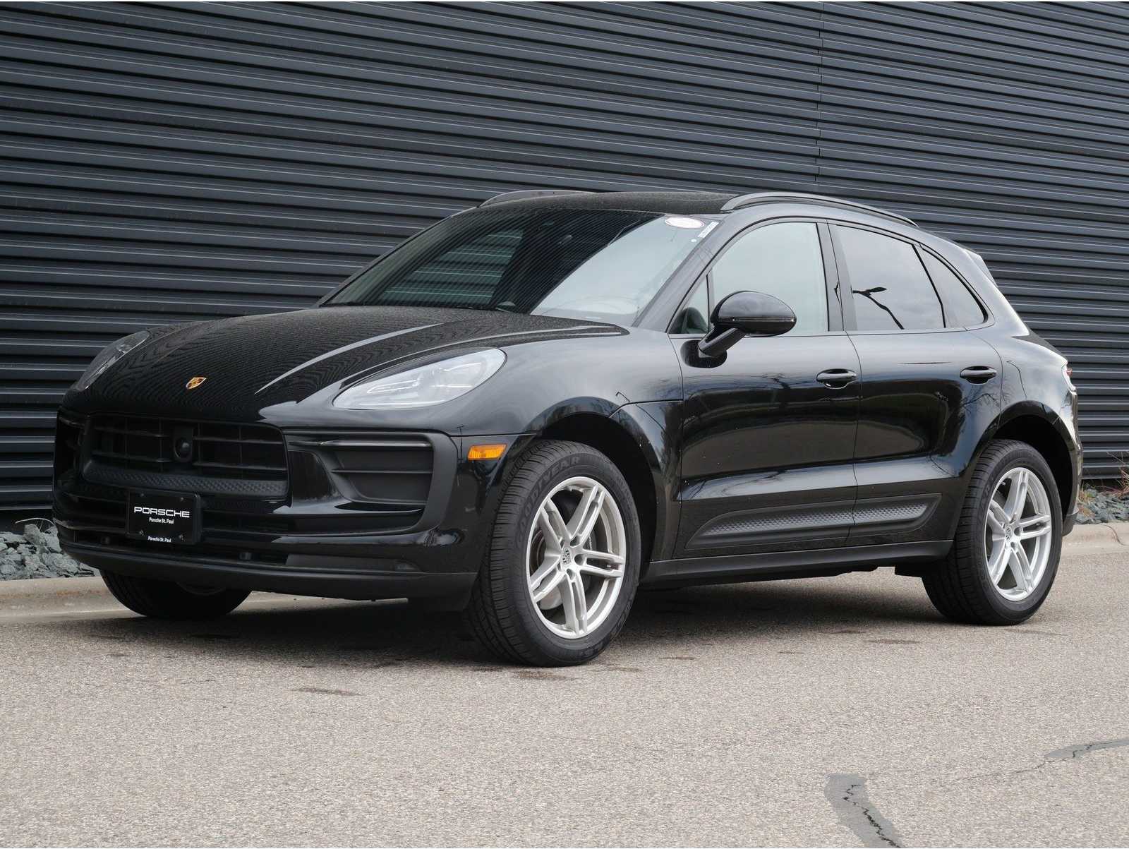 2025 Porsche Macan T
