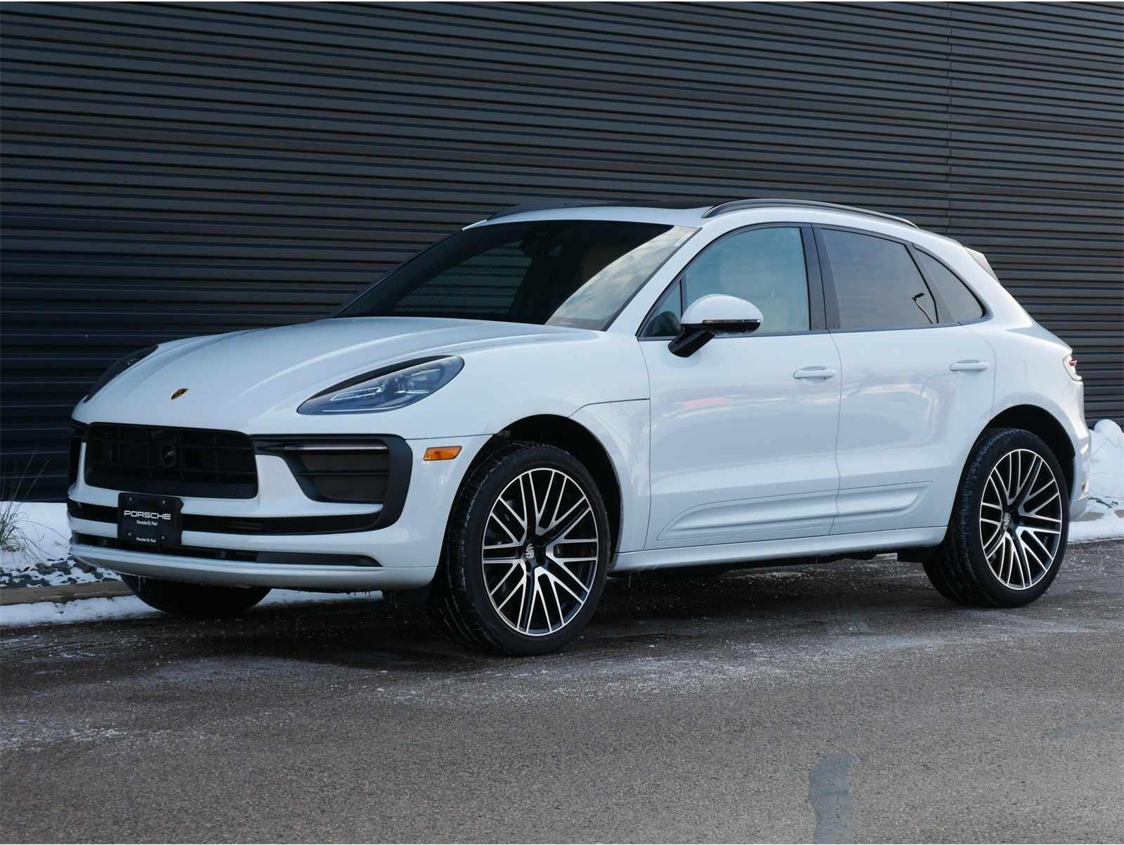 2025 Porsche Macan's photo