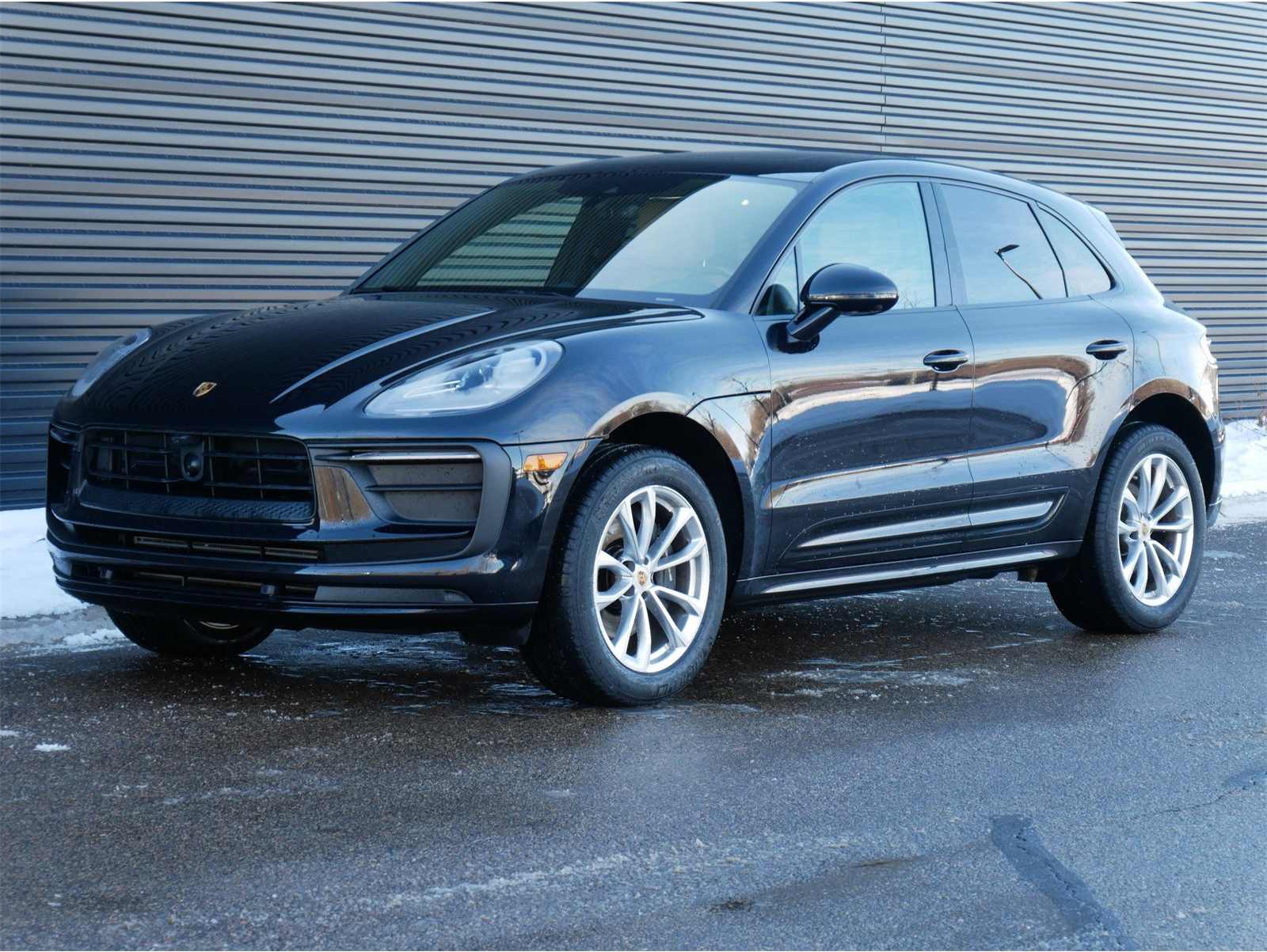2024 Porsche Macan's photo