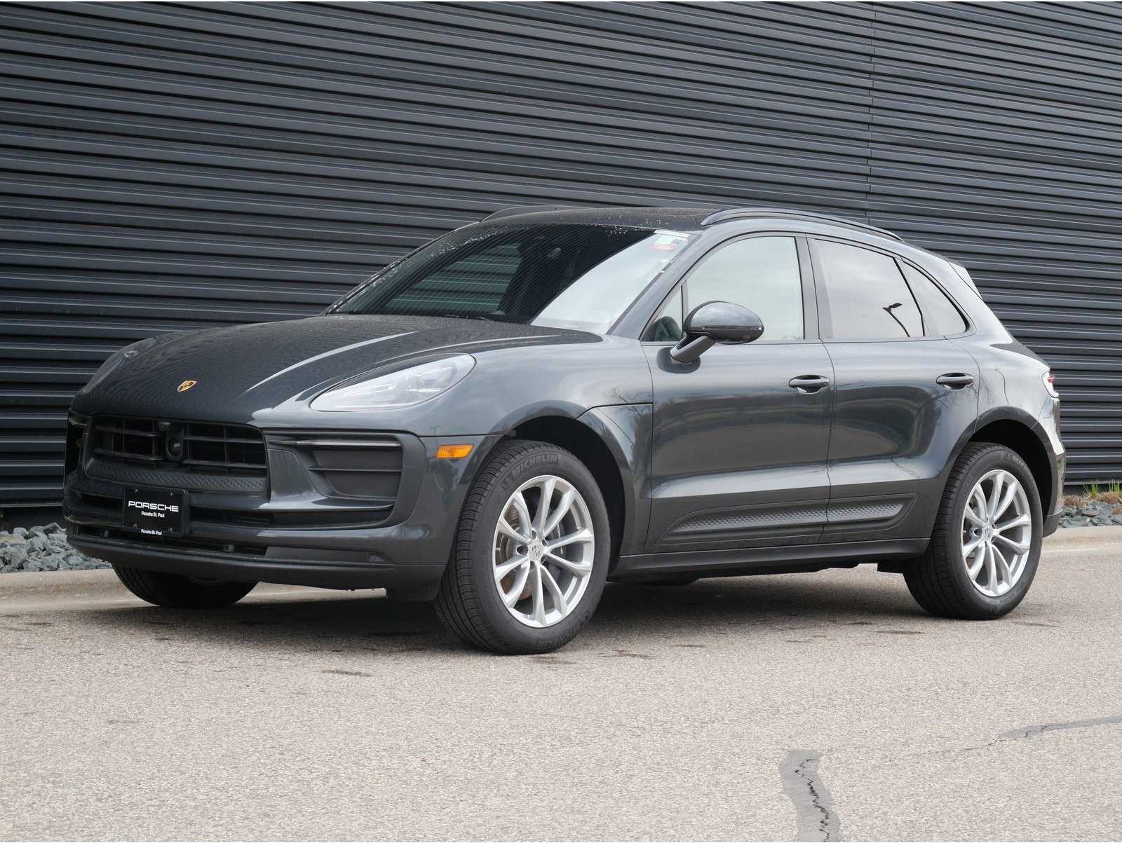 2025 Porsche Macan Base