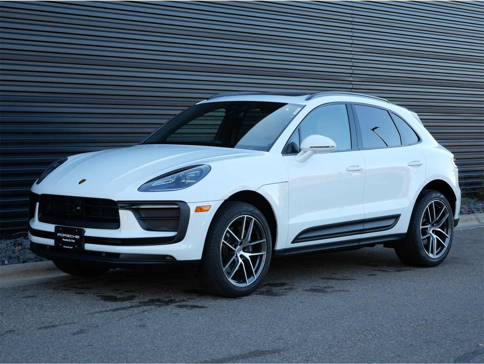 2025 Porsche Macan's photo