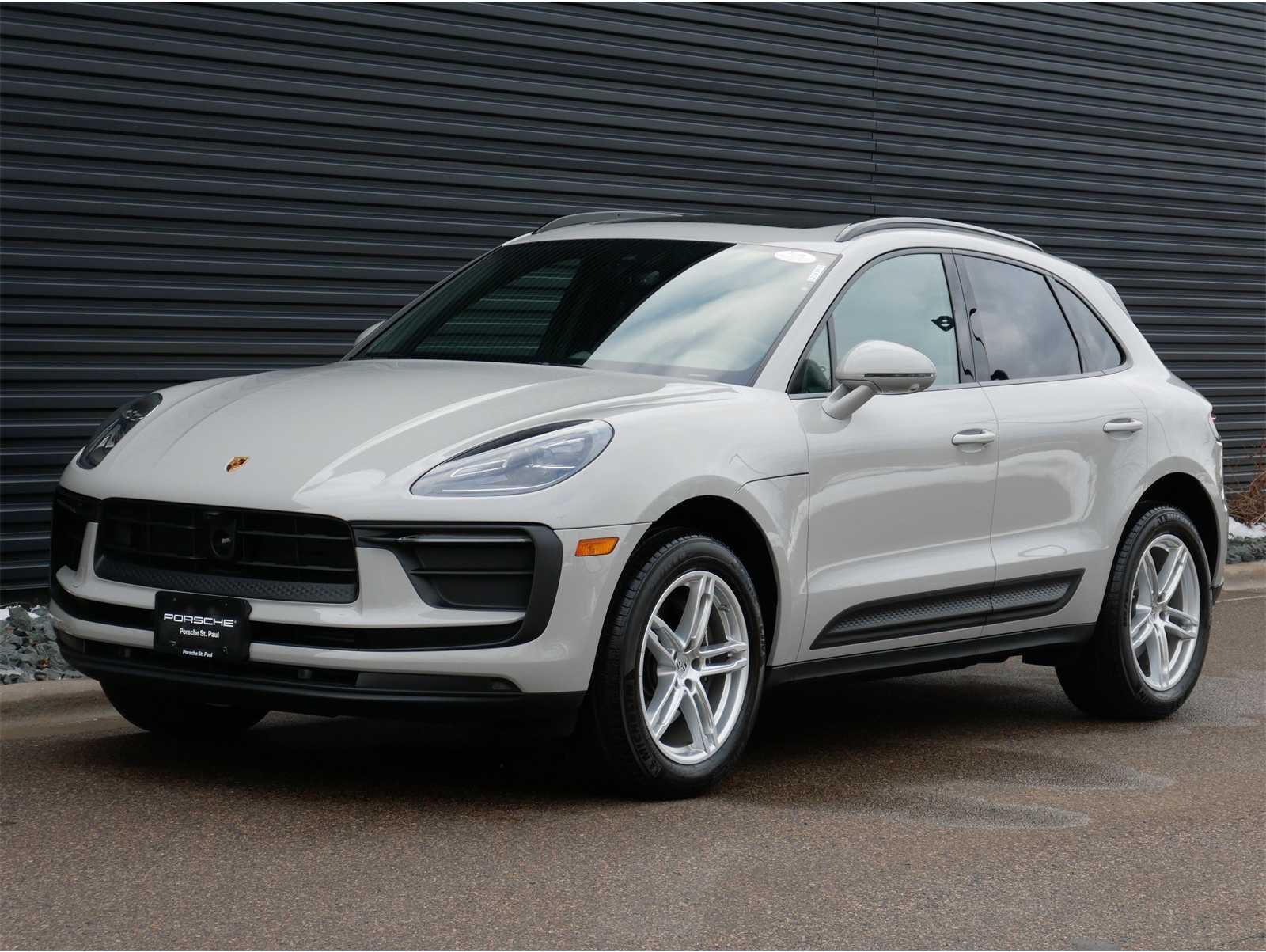 2025 Porsche Macan T