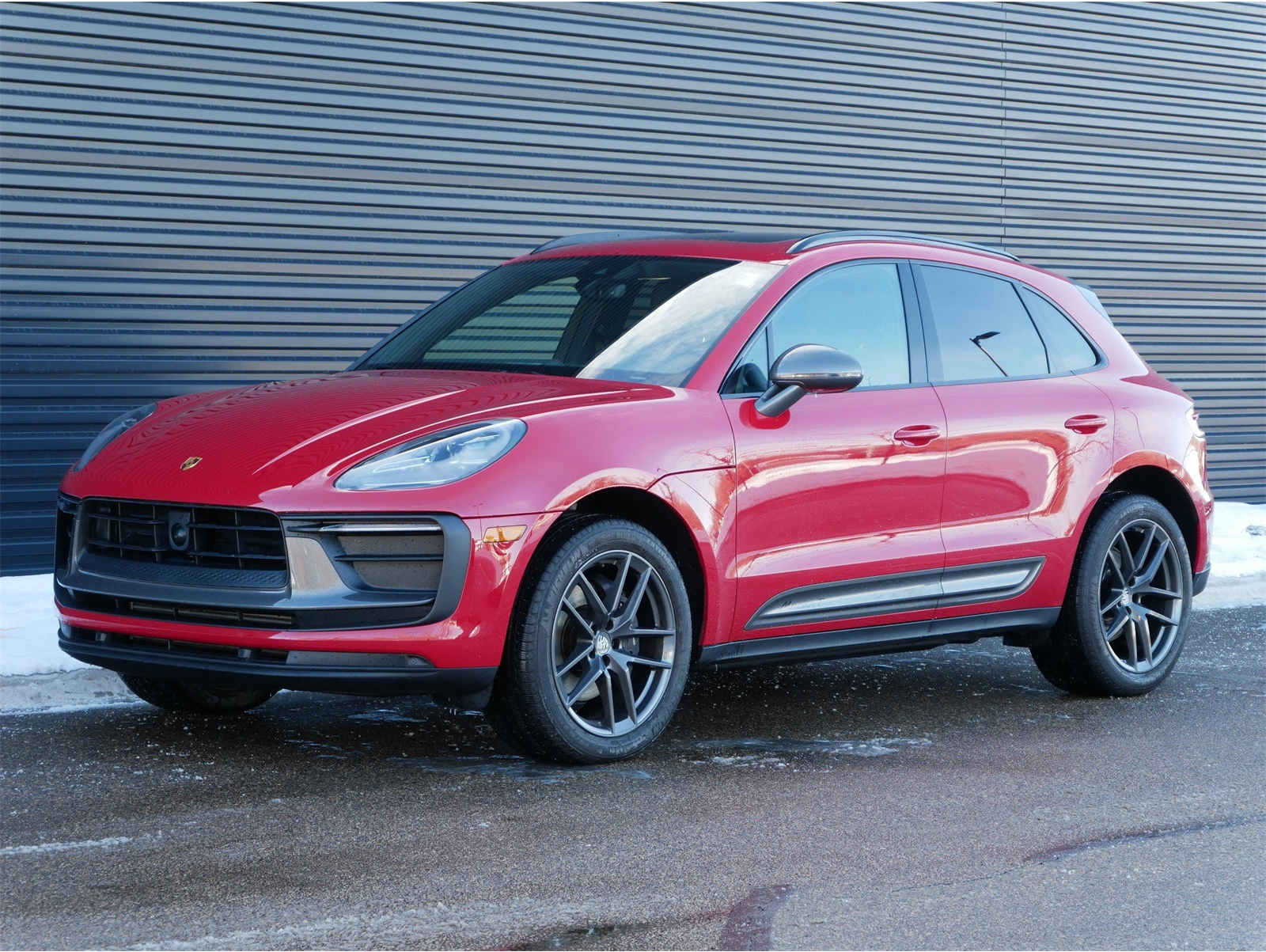 2023 Porsche Macan T's photo