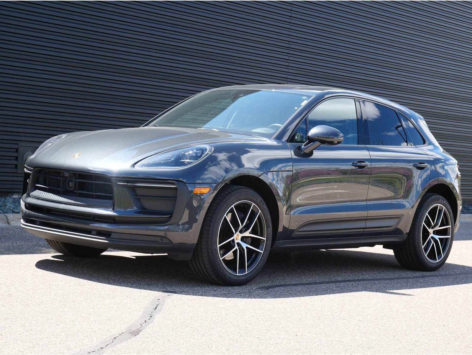 2023 Porsche Macan Base
