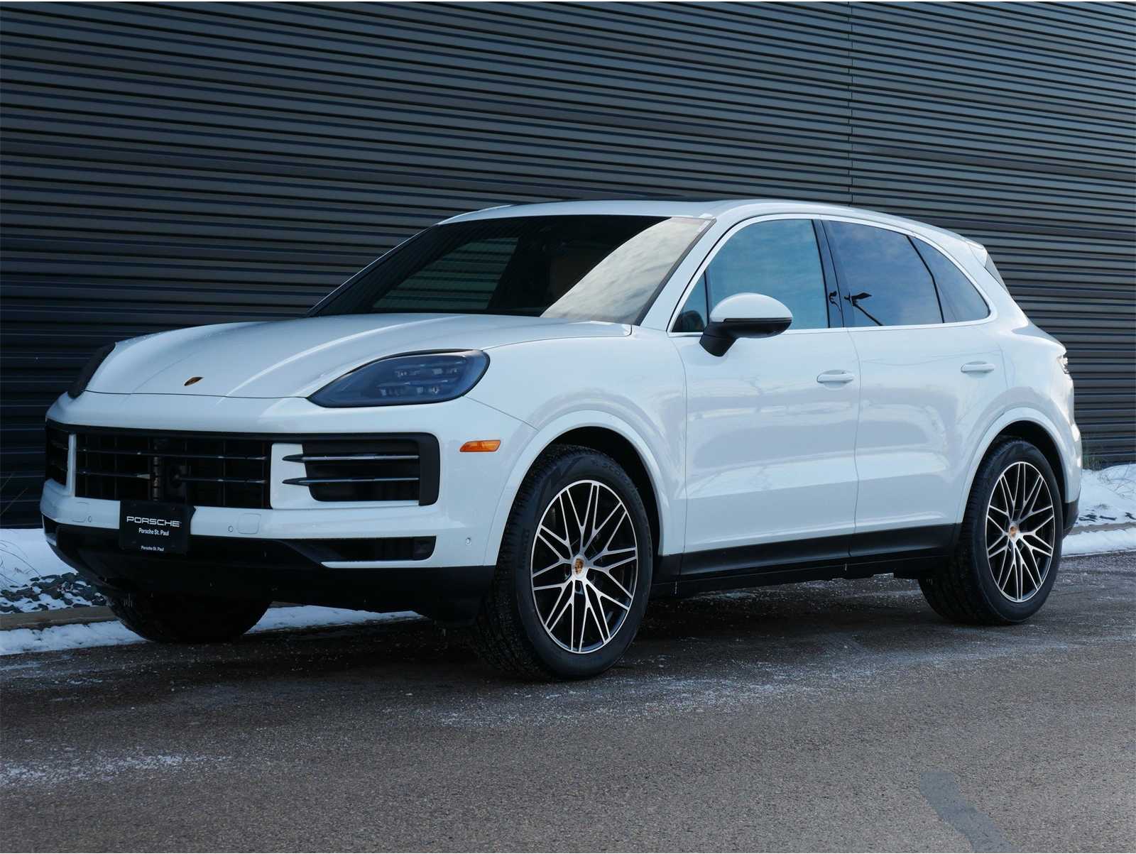 2025 Porsche Cayenne Base's photo