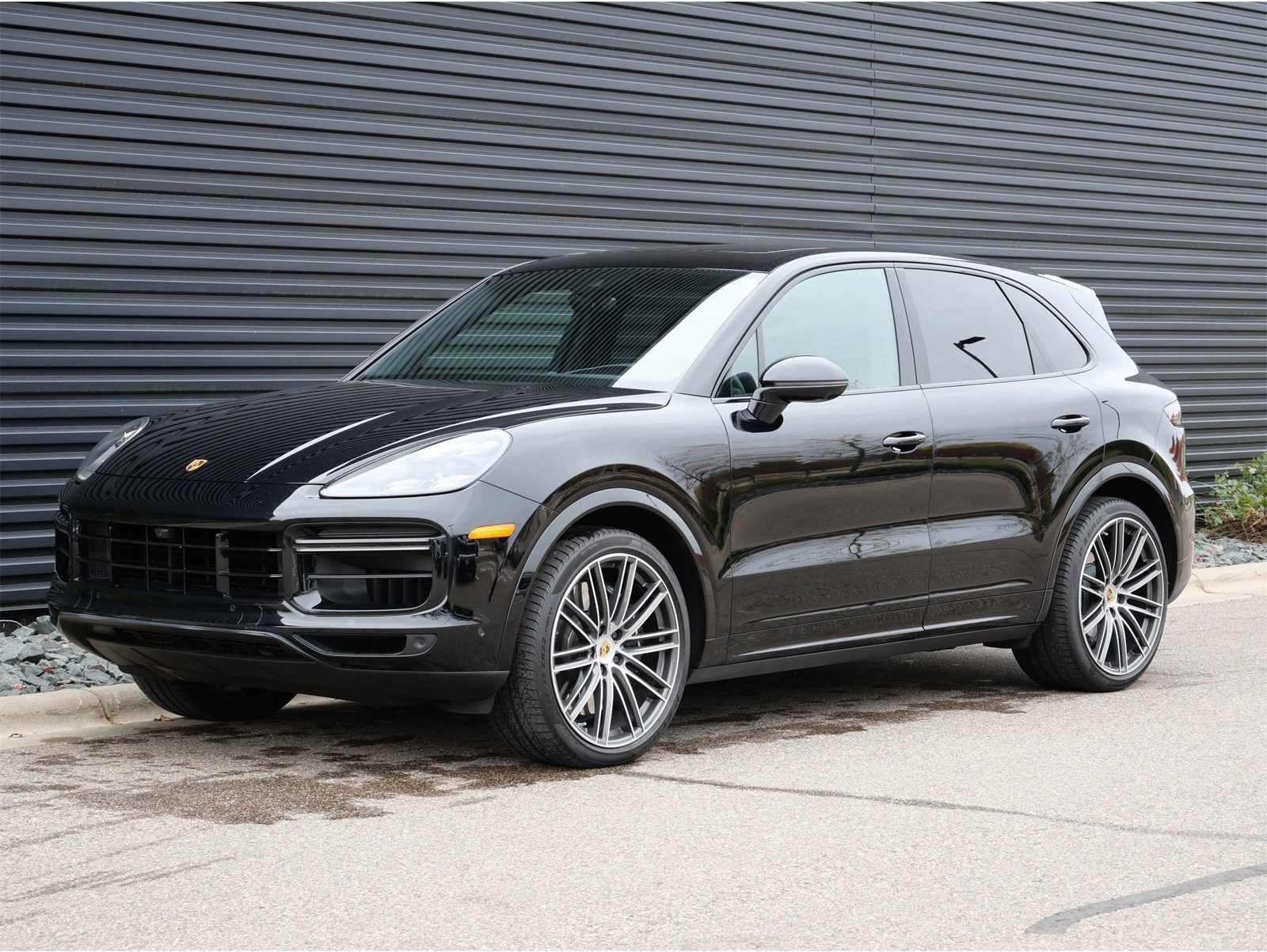 2022 Porsche Cayenne Turbo's photo