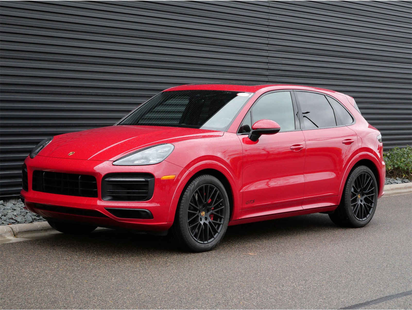 2023 Porsche Cayenne GTS's photo