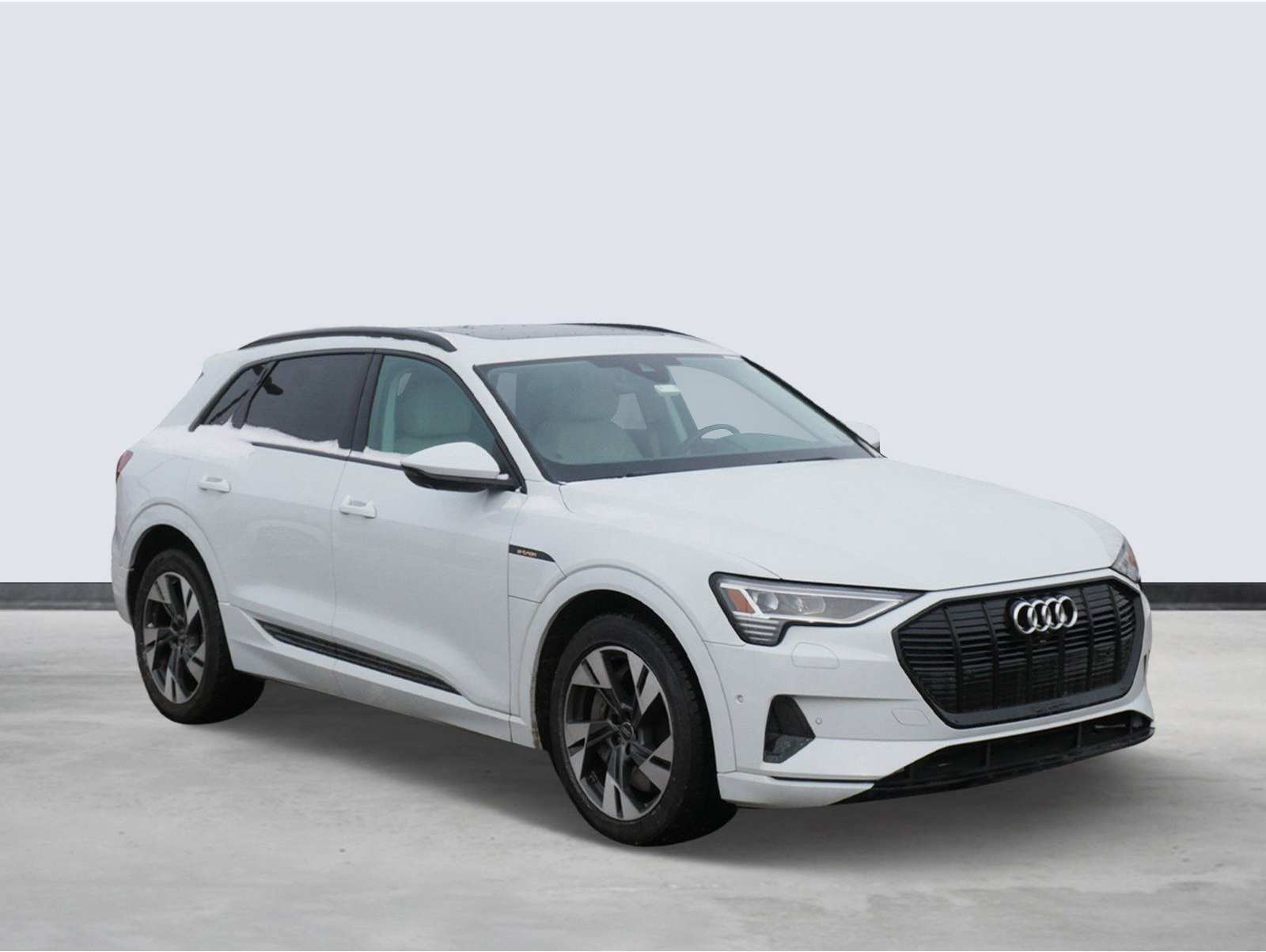 2023 Audi e-tron Premium's photo