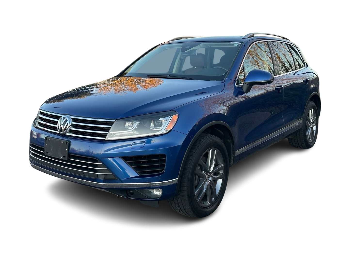 Thumbnail: 2015 Volkswagen Touareg - 1