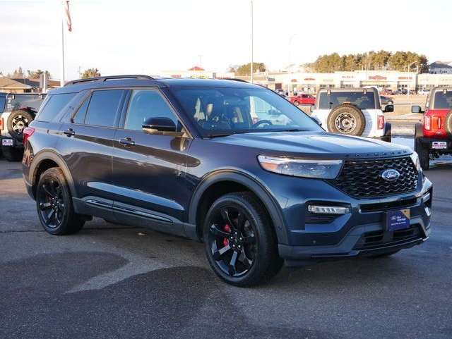 2022 Ford Explorer ST's photo