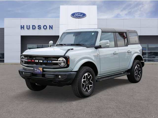 2023 Ford Bronco 4-Door Outer Banks's photo