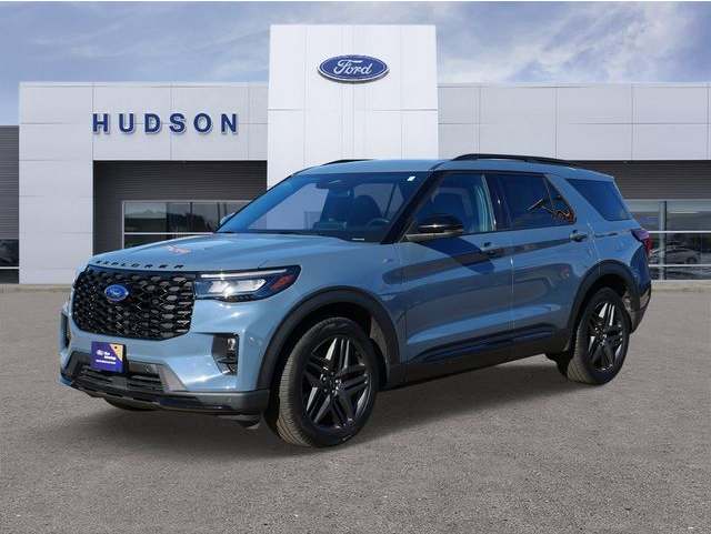 2025 Ford Explorer ST-LINE's photo