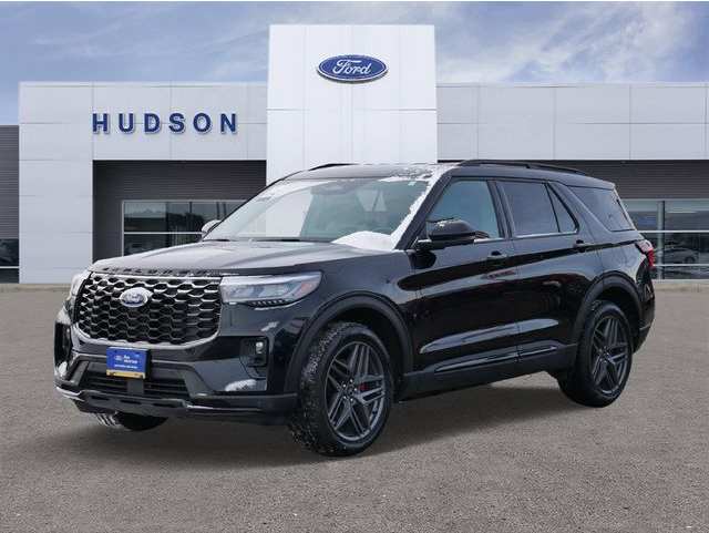 2025 Ford Explorer ST-LINE's photo