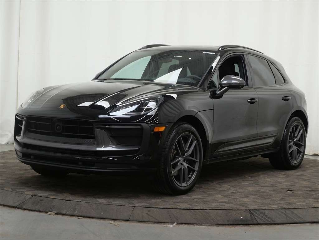 2025 Porsche Macan T