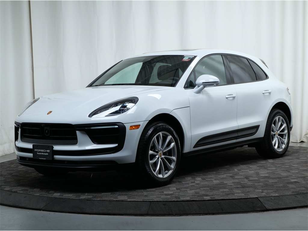 2025 Porsche Macan Base