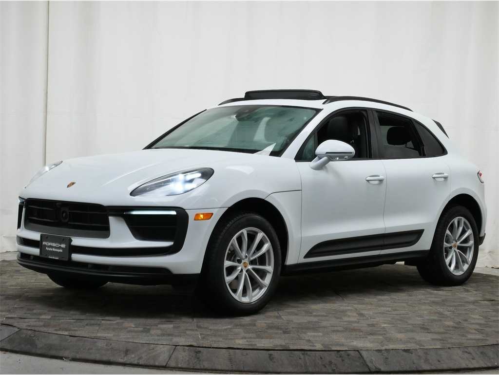 2025 Porsche Macan's photo