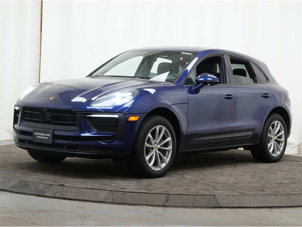 2025 Porsche Macan Base