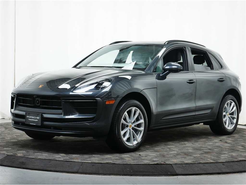 2025 Porsche Macan's photo
