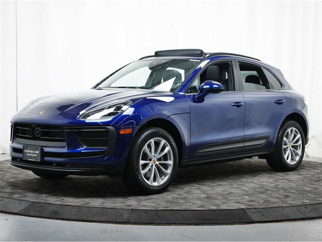2025 Porsche Macan's photo