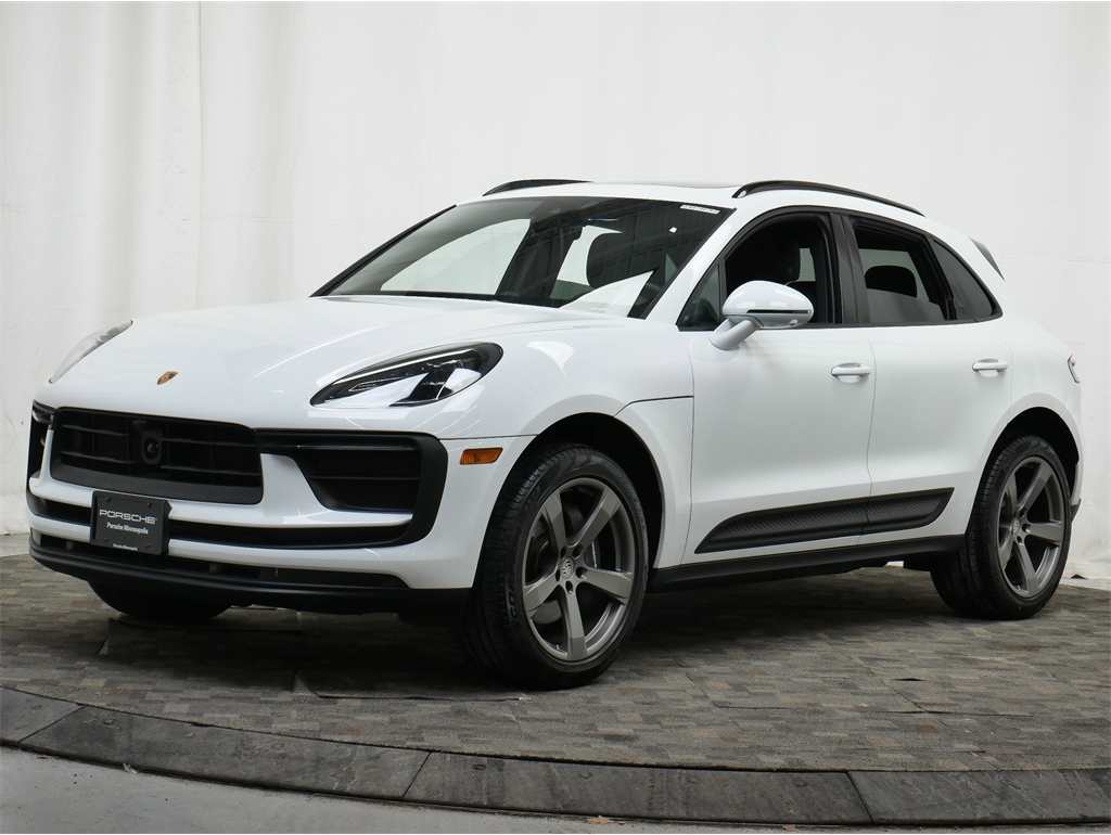 2025 Porsche Macan Base's photo