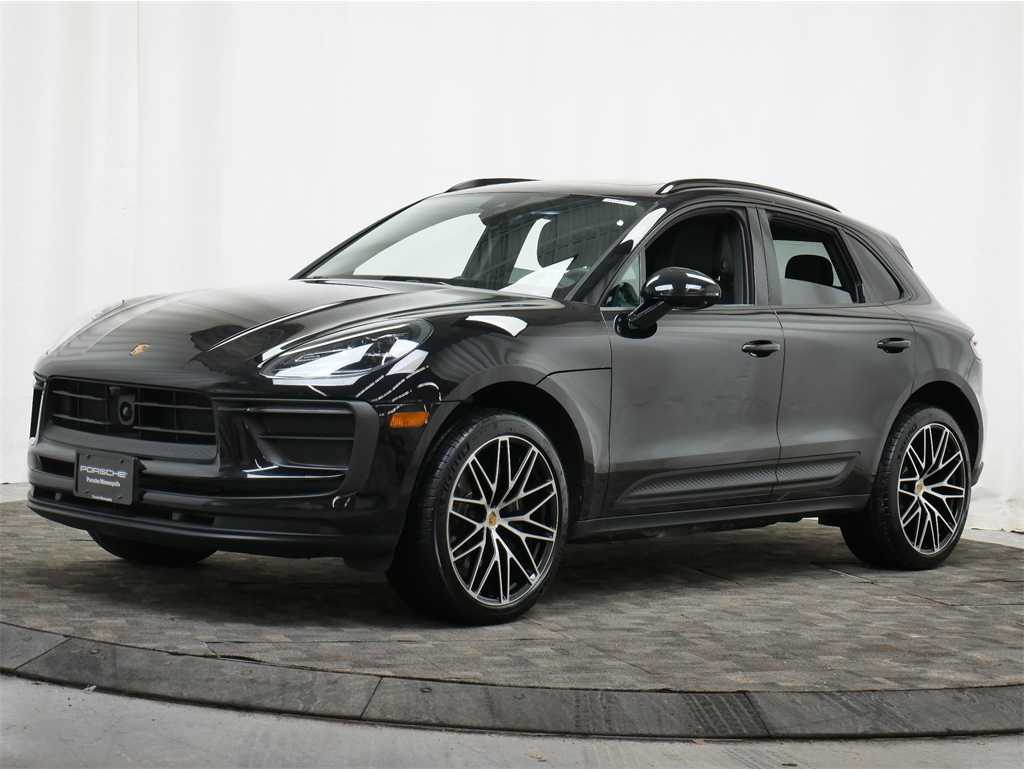 2025 Porsche Macan Base's photo