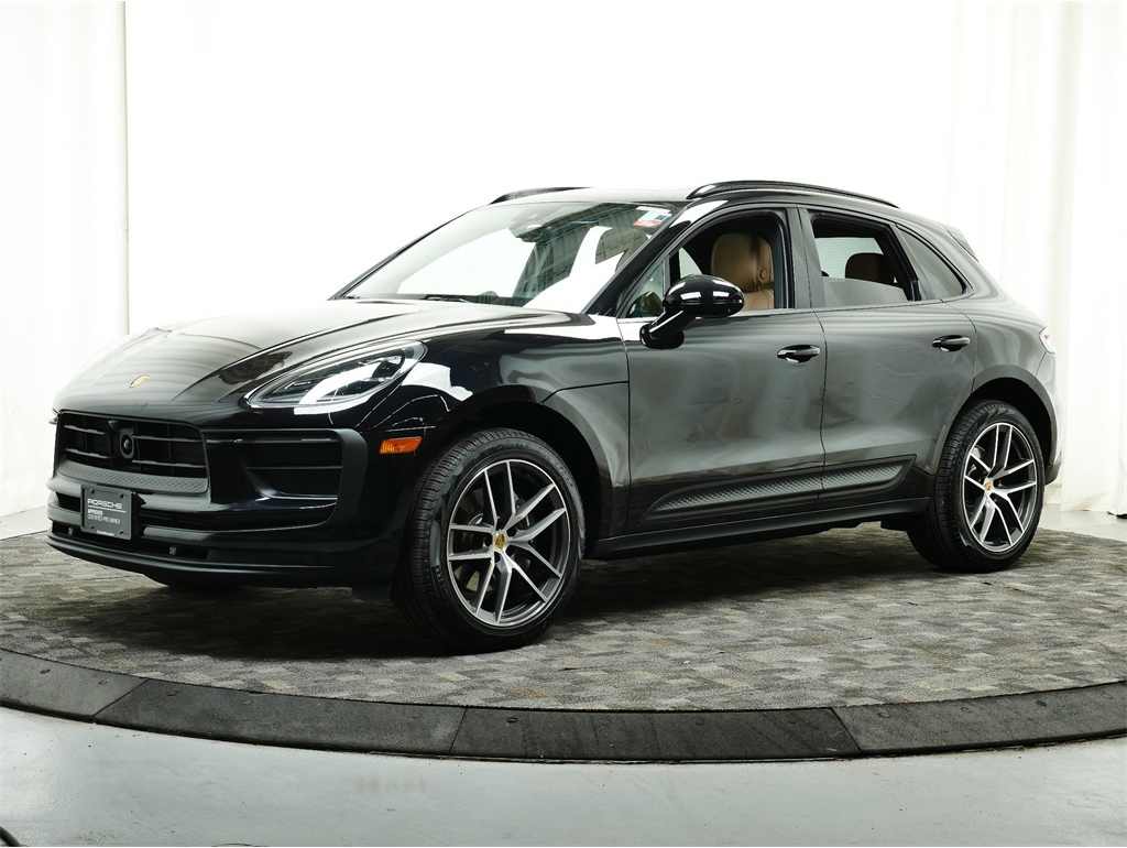 2025 Porsche Macan Base
