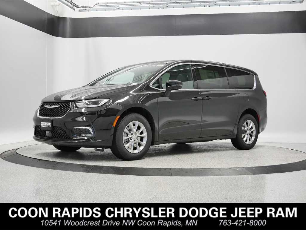 2026 Chrysler Pacifica Select's photo
