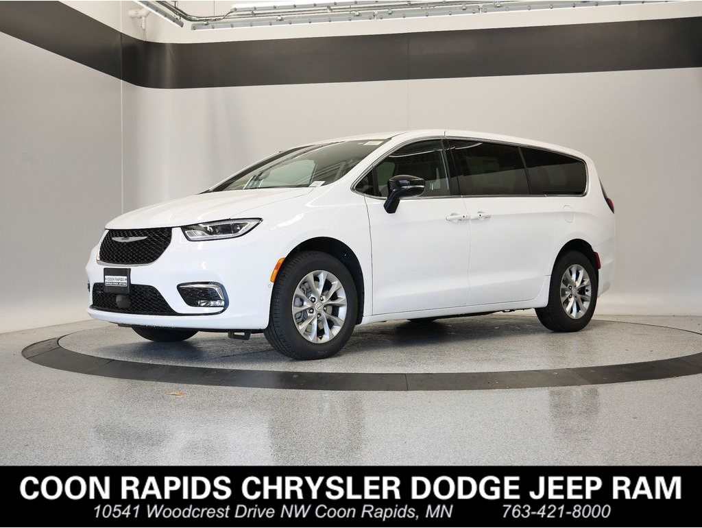 2026 Chrysler Pacifica Select's photo