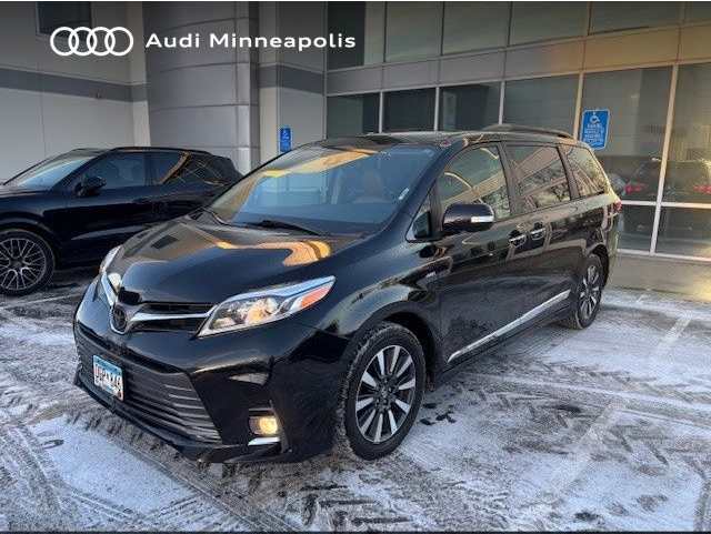 2019 Toyota Sienna Limited's photo
