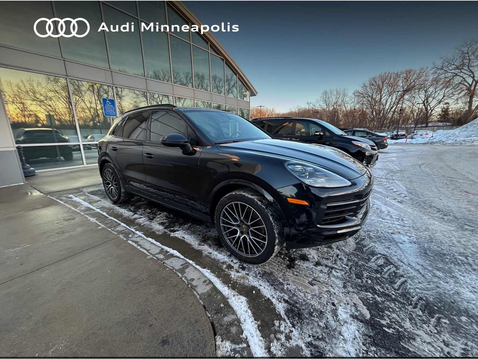 2022 Porsche Cayenne Base's photo