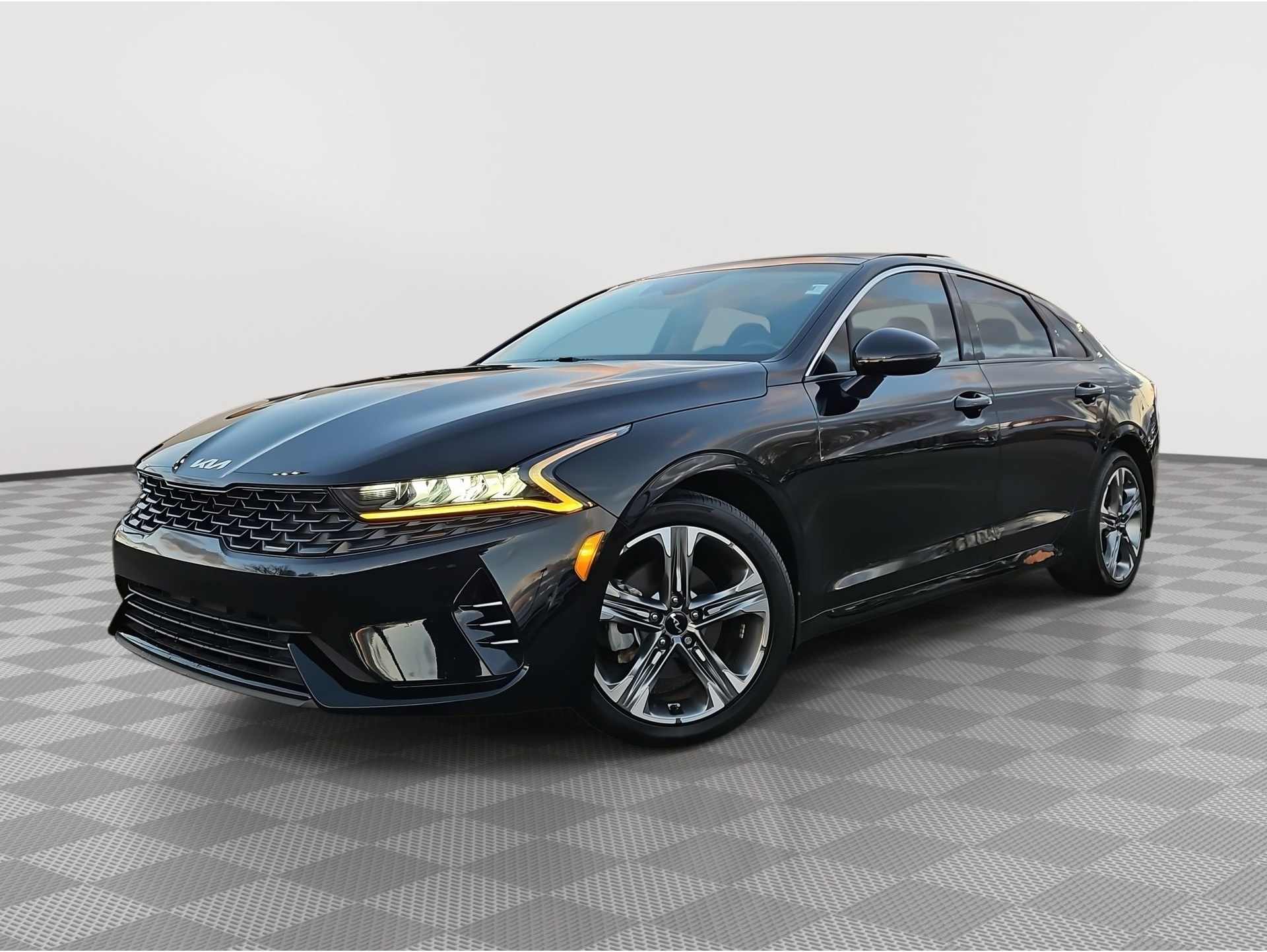 2023 Kia K5 EX's photo