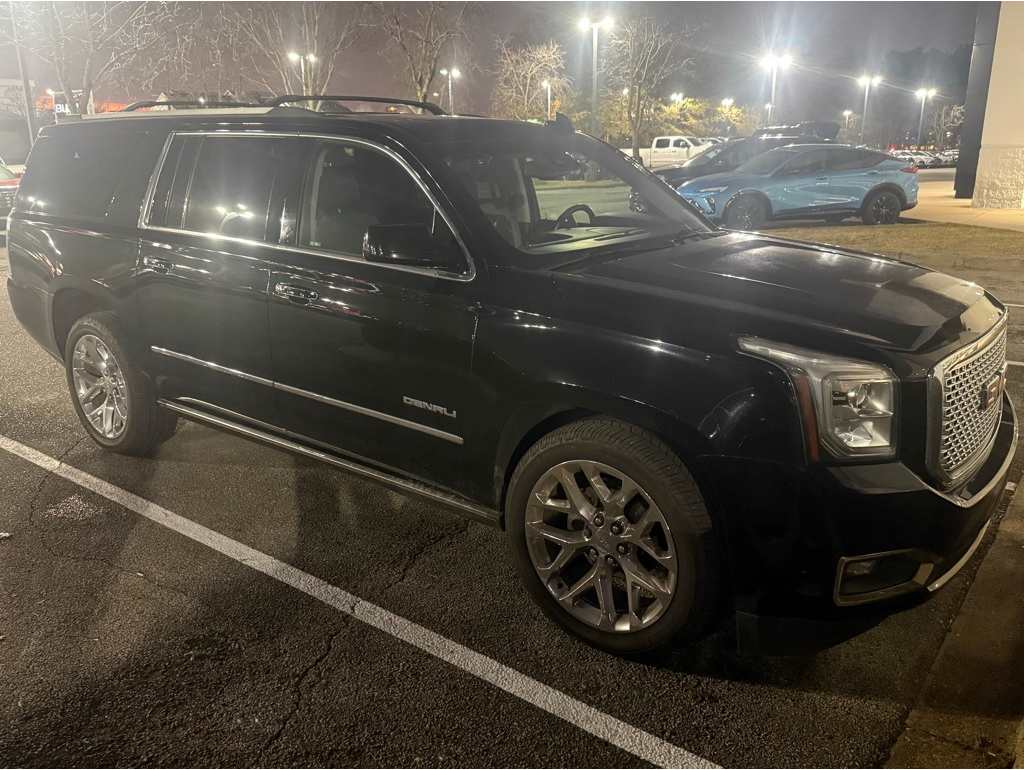 2017 GMC Yukon Denali's photo