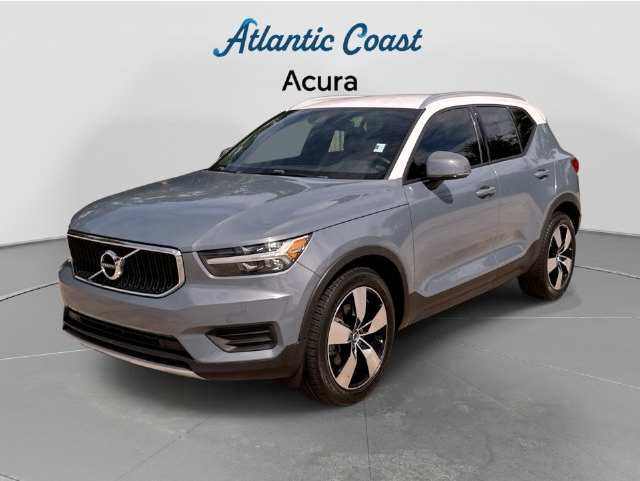 2020 Volvo XC40 Momentum