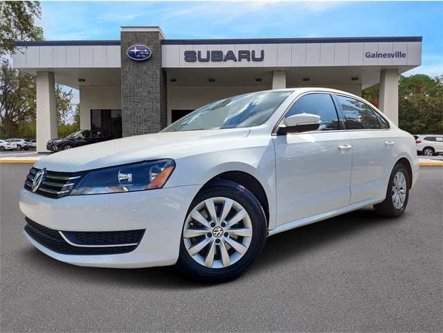 2013 Volkswagen Passat S's photo
