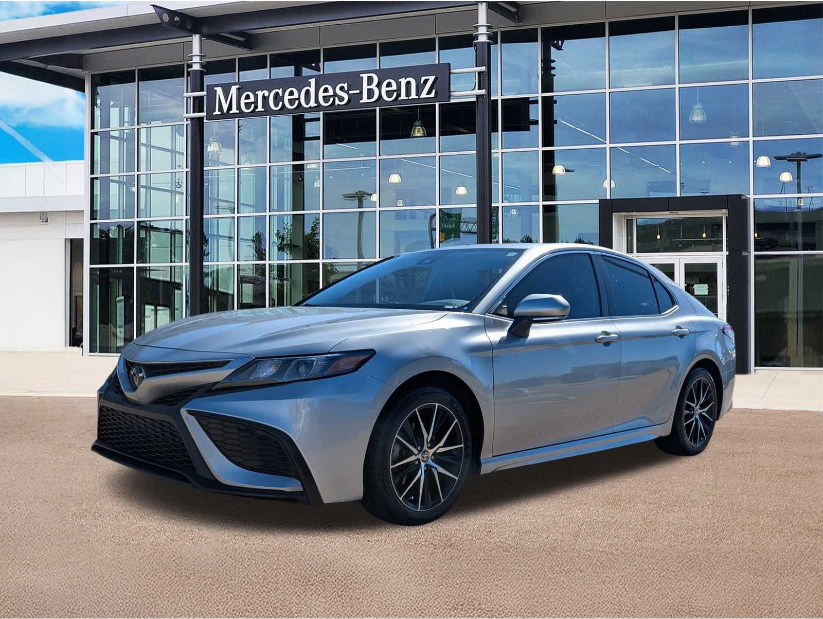 2023 Toyota Camry SE's photo