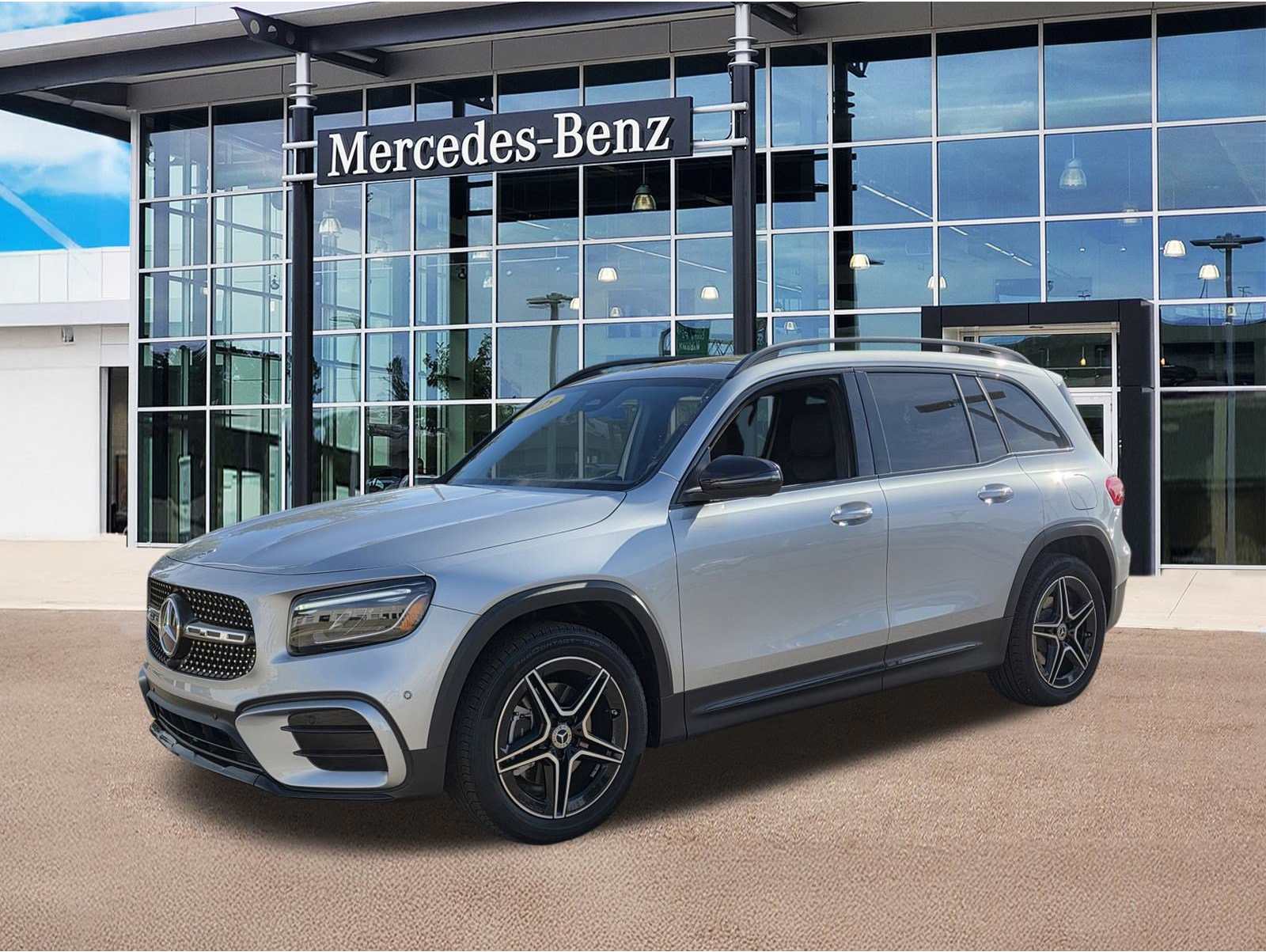 2025 Mercedes-Benz GLB Base's photo