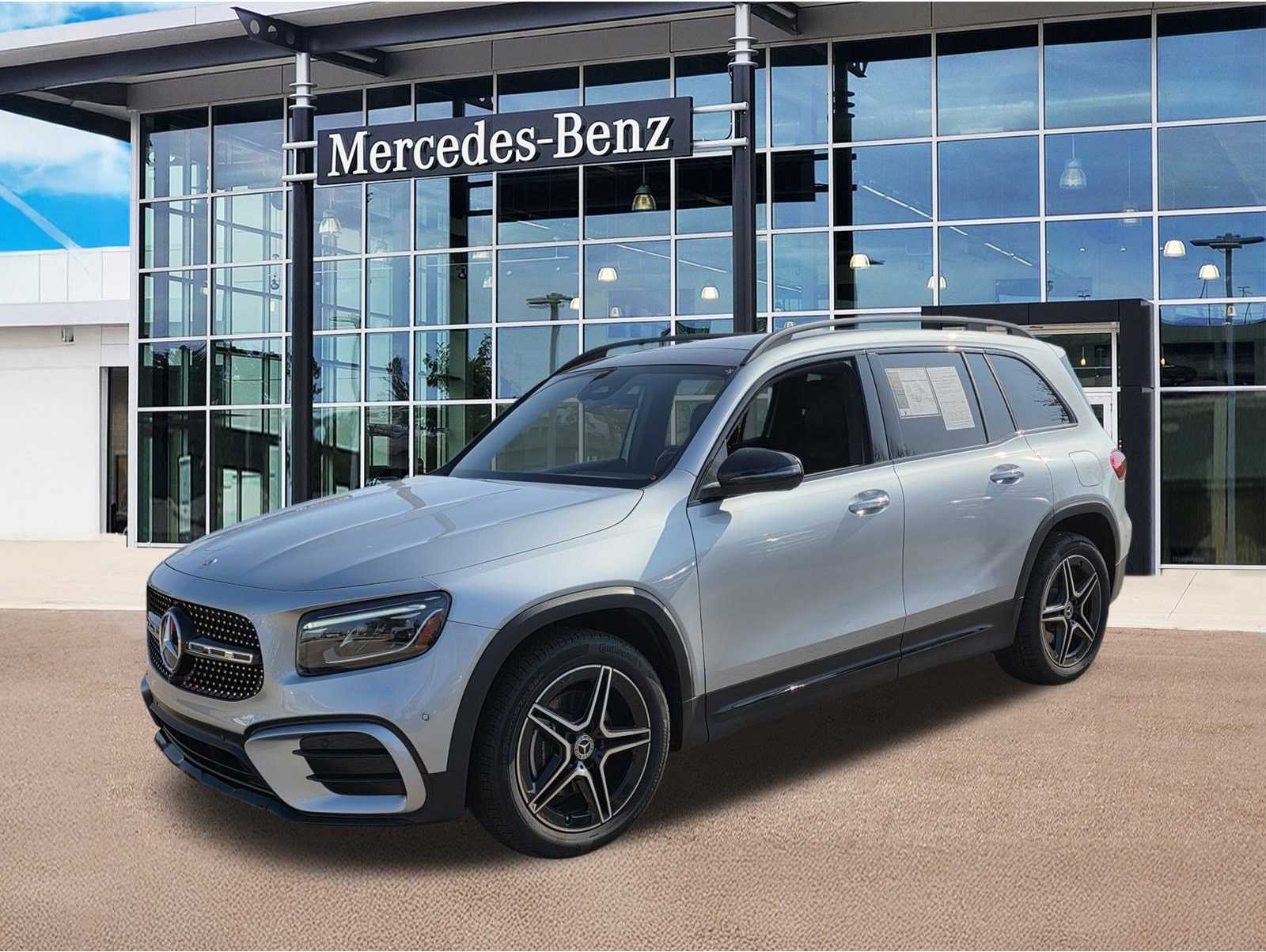 2025 Mercedes-Benz GLB Base's photo