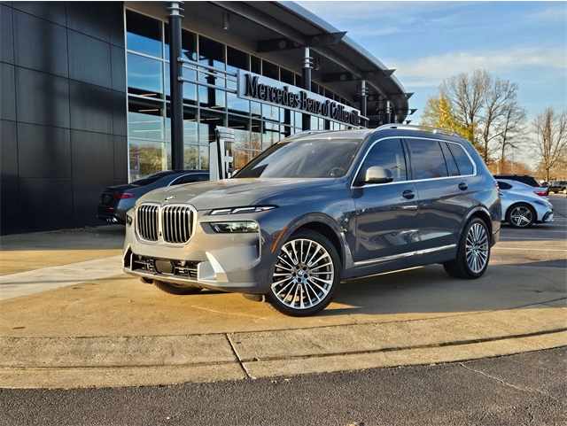 2024 BMW X7 40i's photo